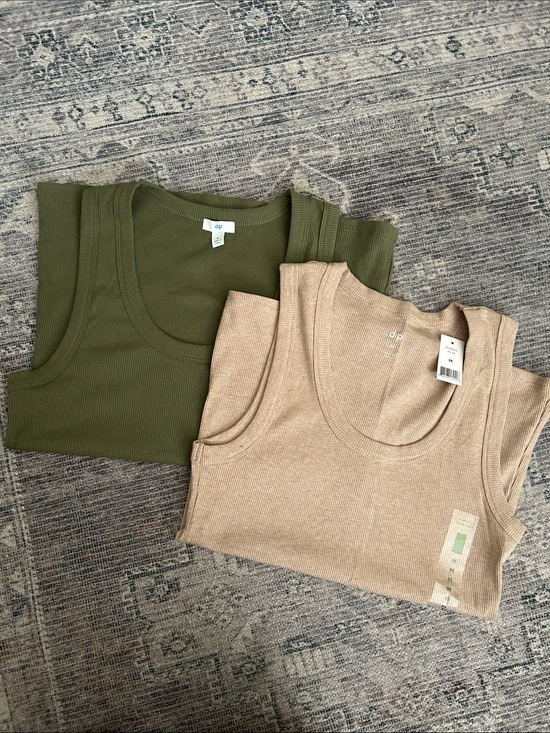 dip Tops - 2 DIP Women’s Boyfriend Tanks Size M